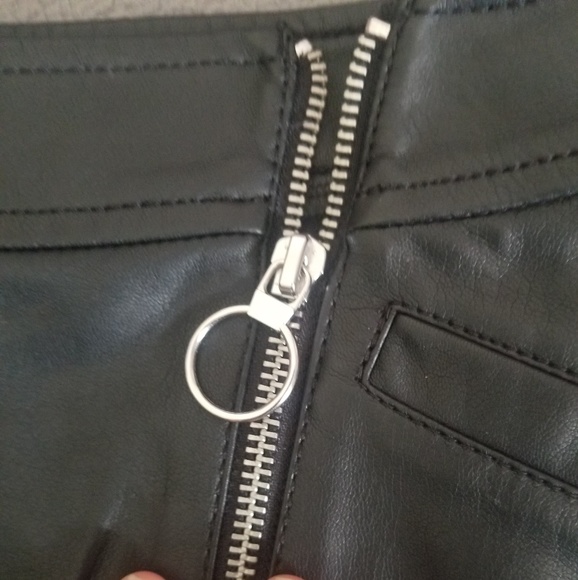 Faux leather skirt - Picture 2 of 4
